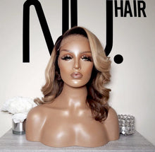 Load image into Gallery viewer, Nadine - 14&quot; Wavy blonde Wig